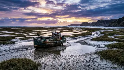 Cracking the Code: How Tides Drive Saltwater Fishing Success (2026)